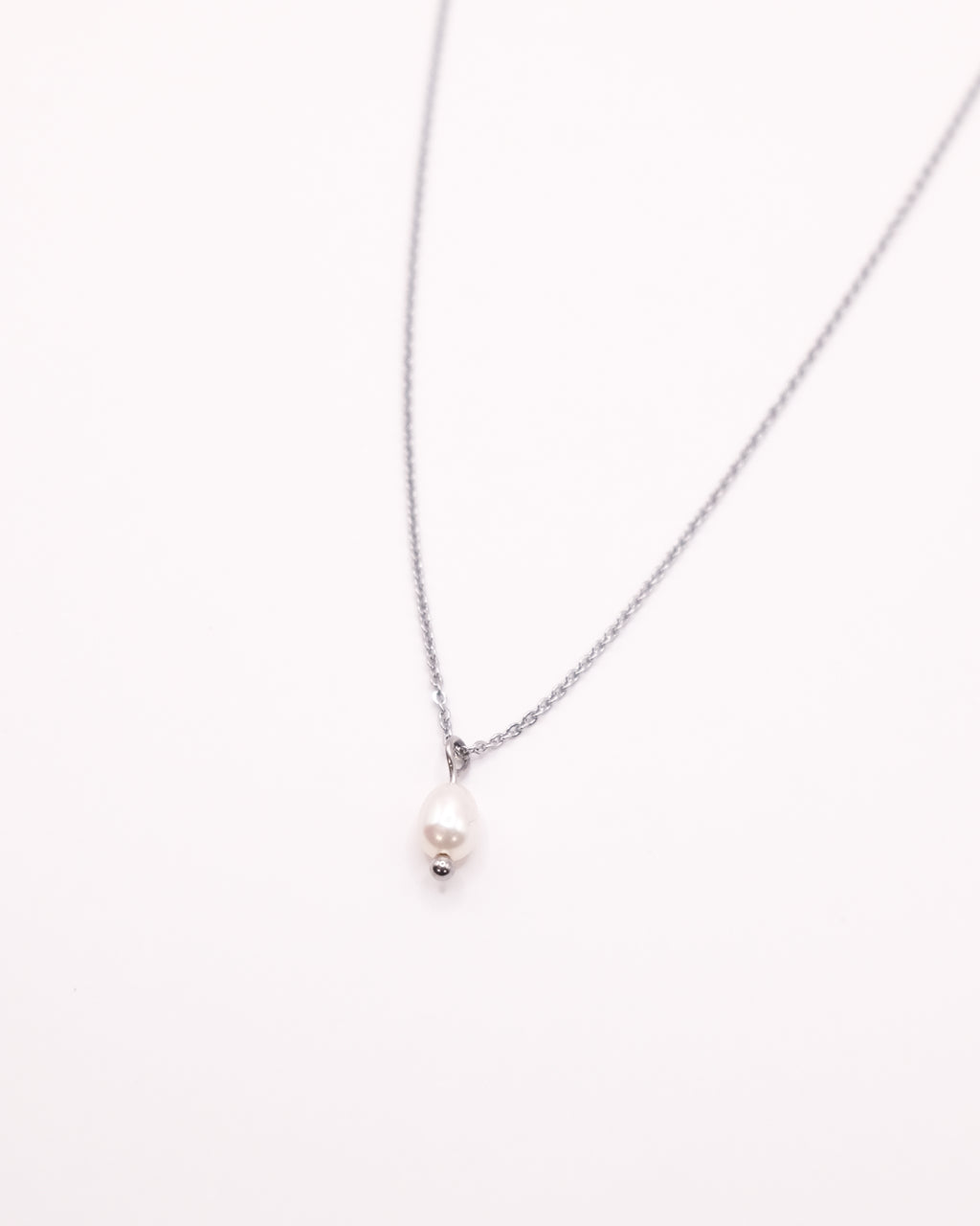 Collier Sylvia long argenté avec pendentif perle de culture