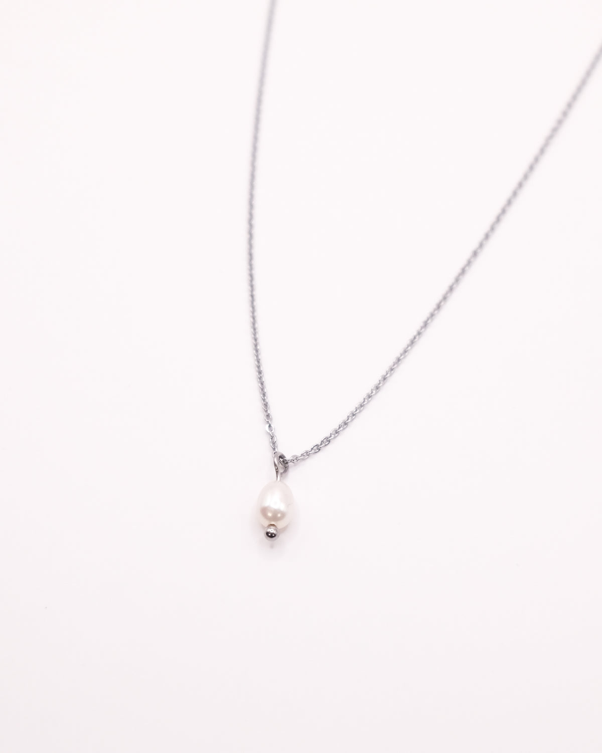 Collier Sylvia long argenté avec pendentif perle de culture
