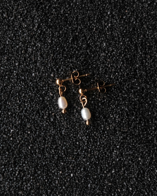 Boucles d’oreilles Amy dorées en acier inoxydable avec perles de culture