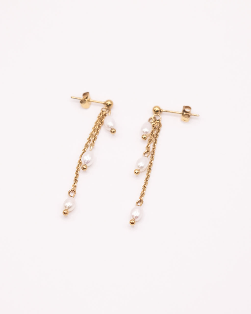 Boucles d’oreilles Marguerite dorées avec perles de culture sur chaînettes