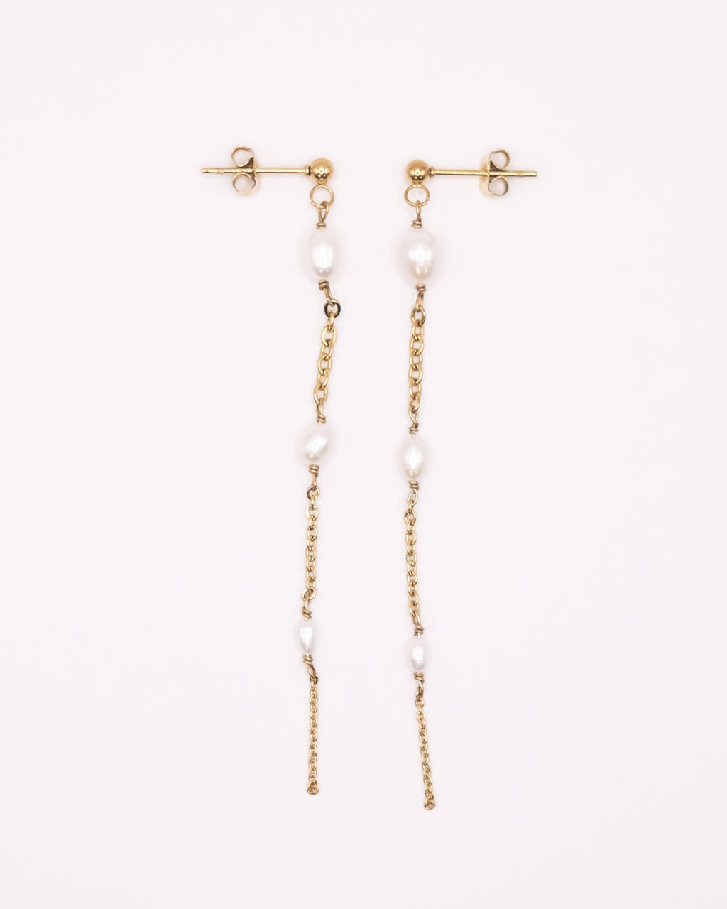Boucles d’oreilles Louise dorées avec chaînettes et dégradé de perles de culture