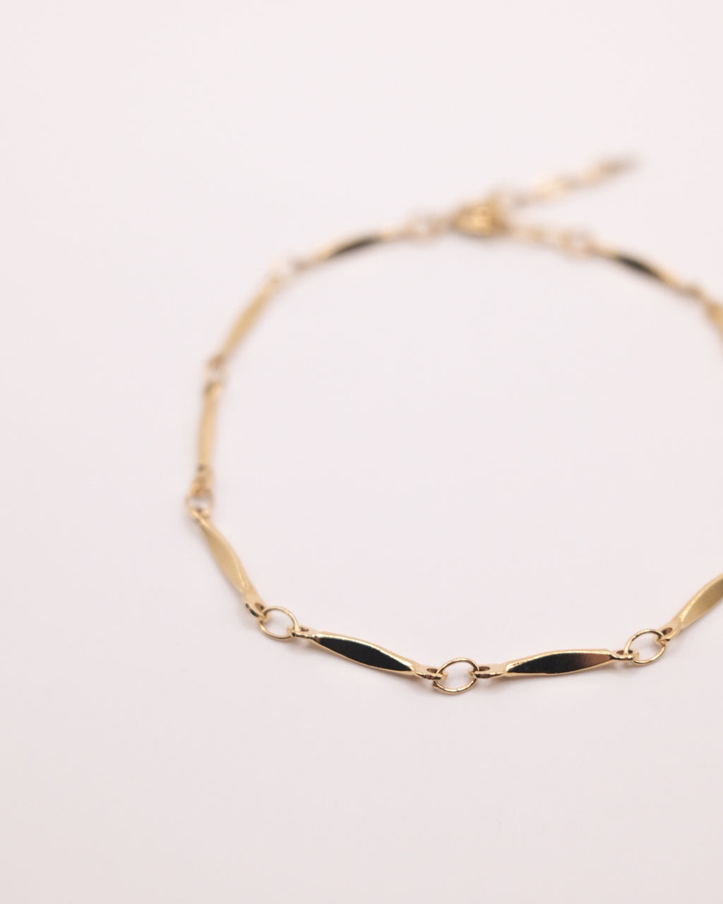 Bracelet Eddie doré avec chaîne fantaisie en acier inoxydable