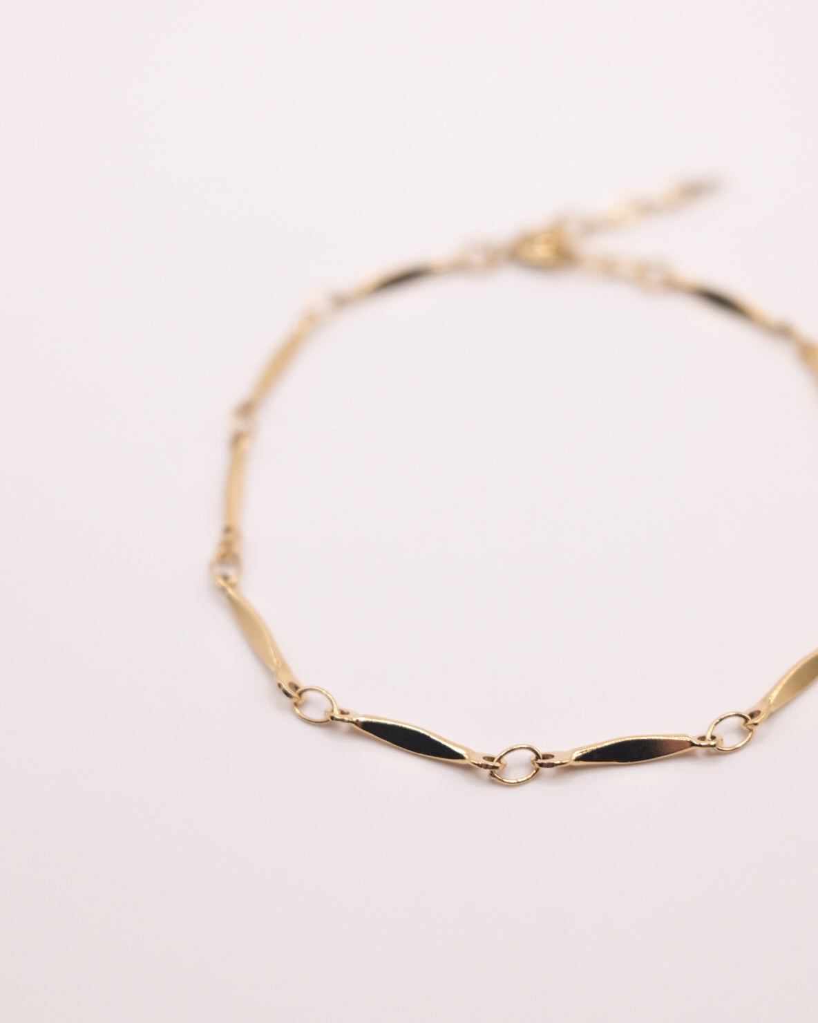 Bracelet Eddie doré avec chaîne fantaisie en acier inoxydable
