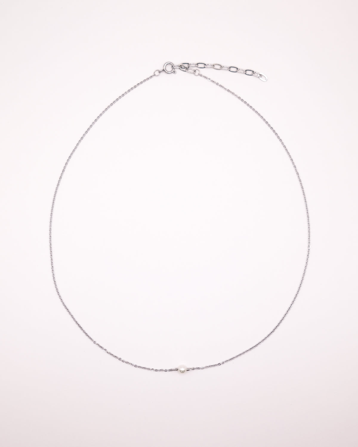 Collier Lisa ras de cou argenté avec chaîne fine et perle de culture