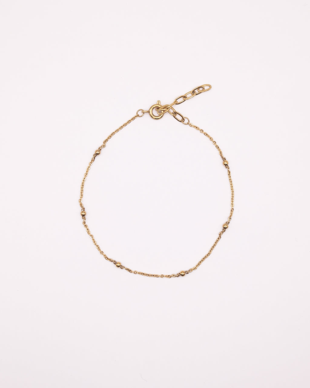 Bracelet Claudia doré avec chaîne fine et petites perles