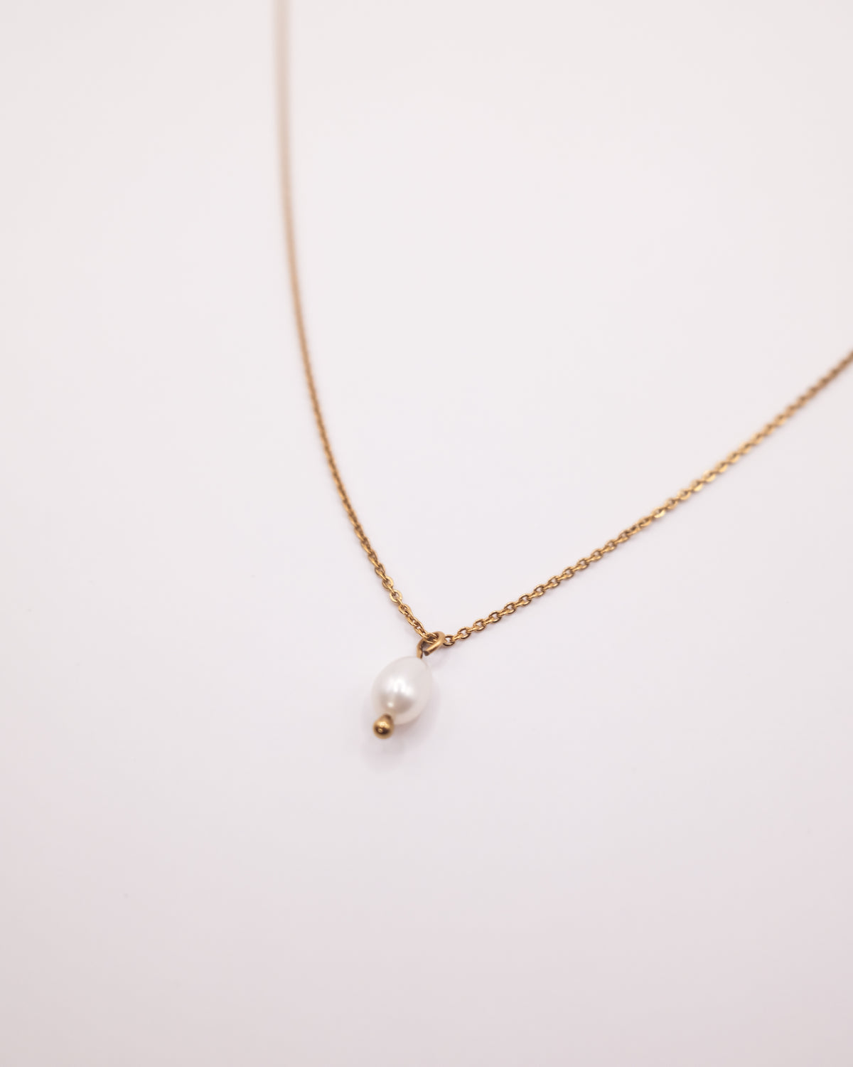 Collier Sylvia long doré avec pendentif perle de culture