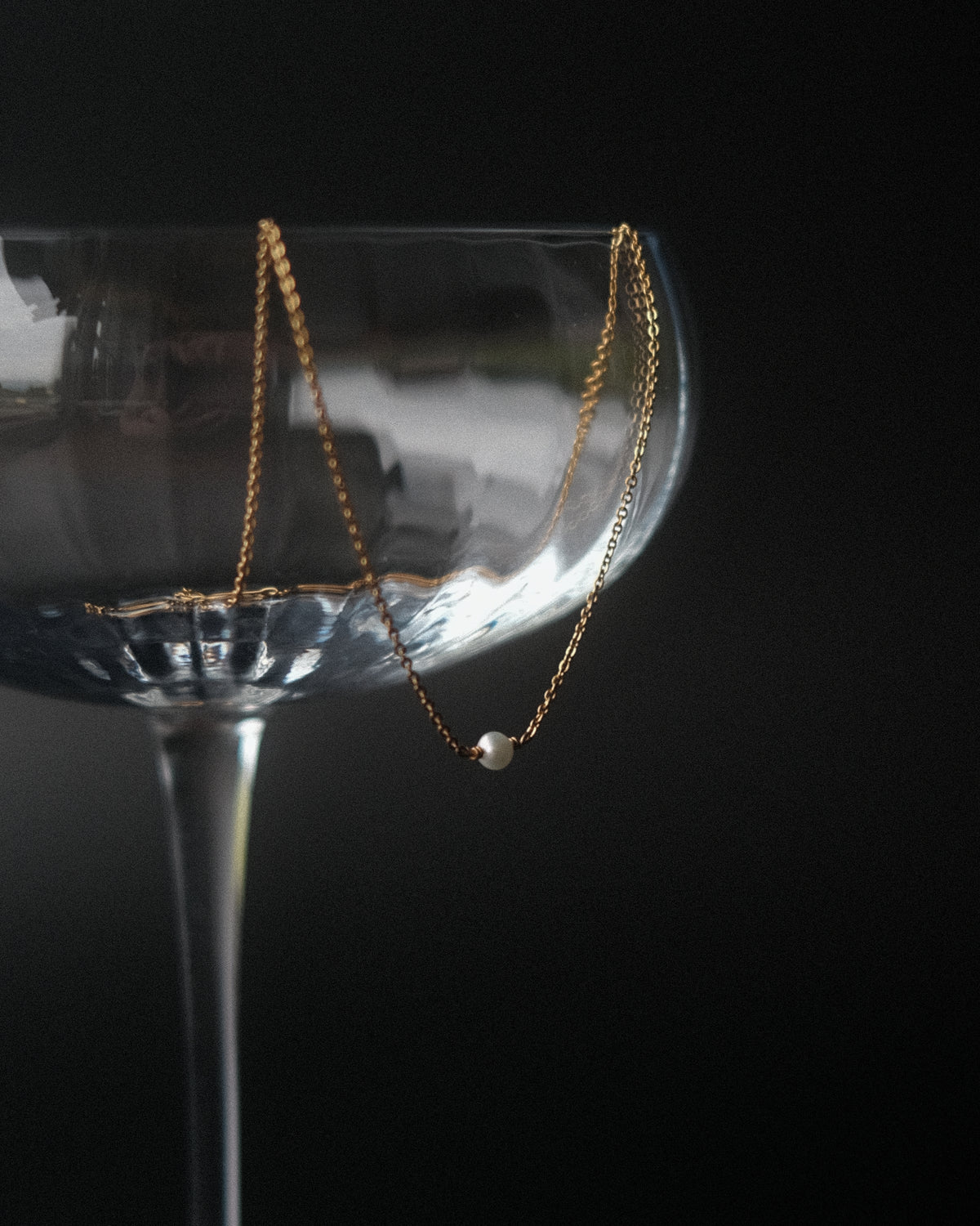 Collier Lisa ras de cou doré avec chaîne fine et perle de culture