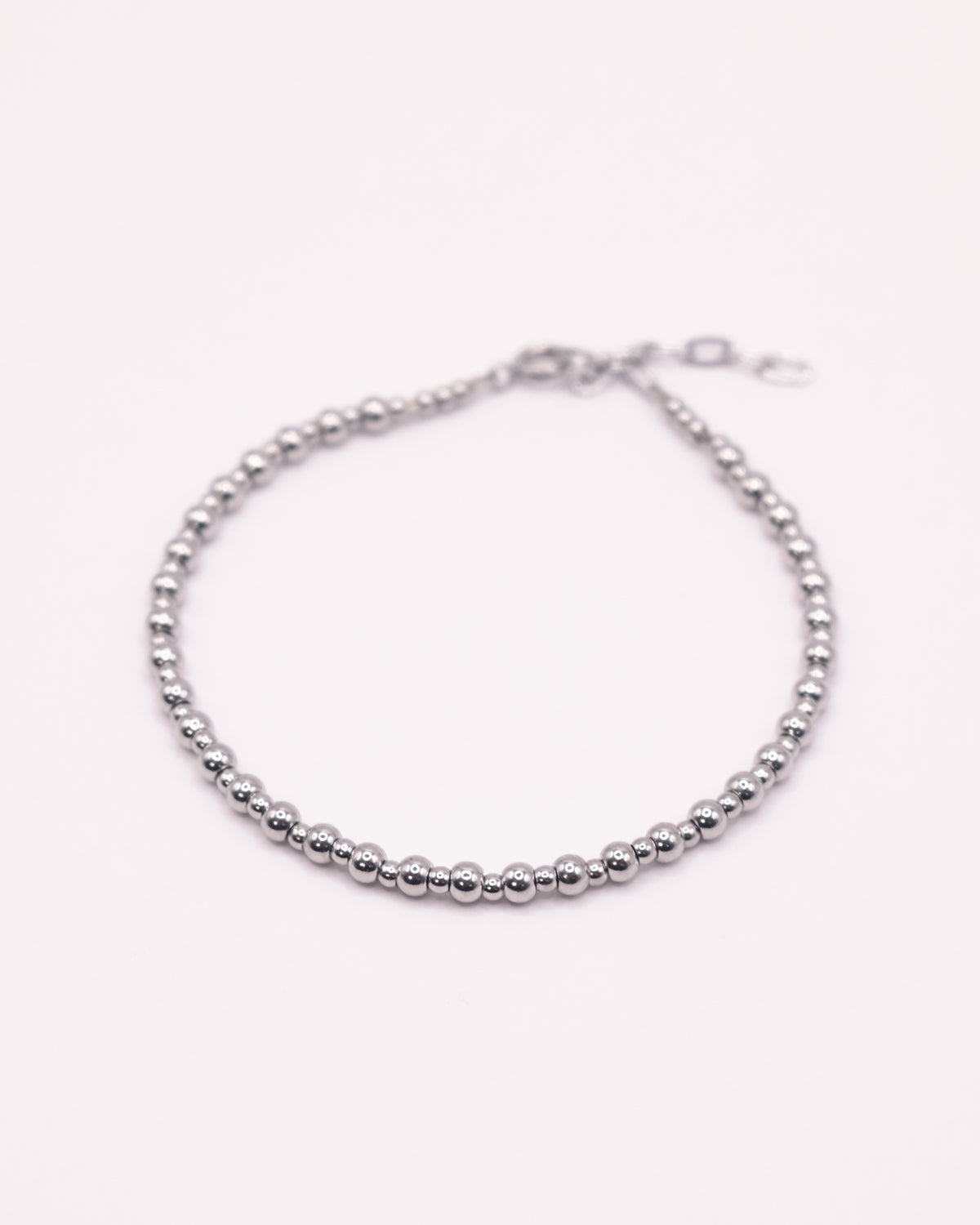 Bracelet Gigi argenté en perles d’acier inoxydable irrégulières