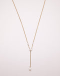 Collier Agnès long doré avec pendentif en perles de culture