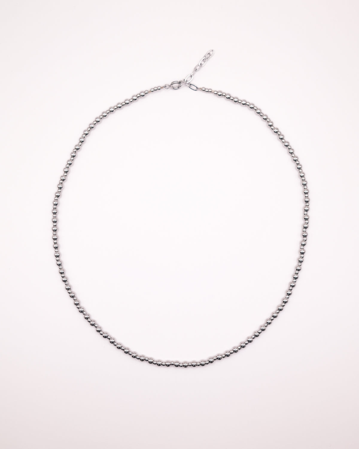 Collier Gigi ras de cou argenté en perles irrégulières