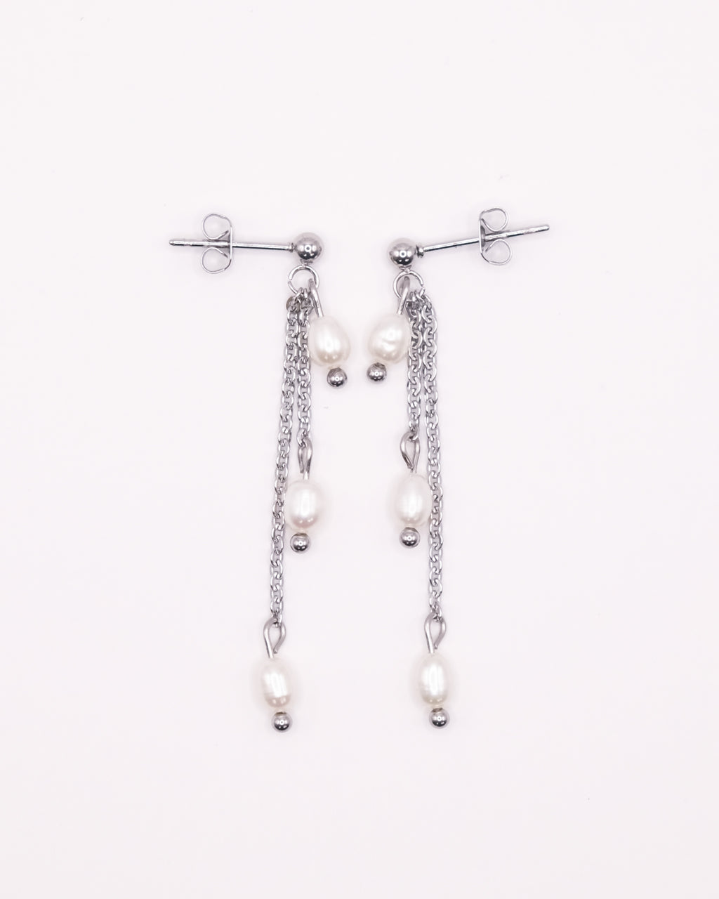 Boucles d’oreilles Marguerite argentées avec perles de culture sur chaînettes