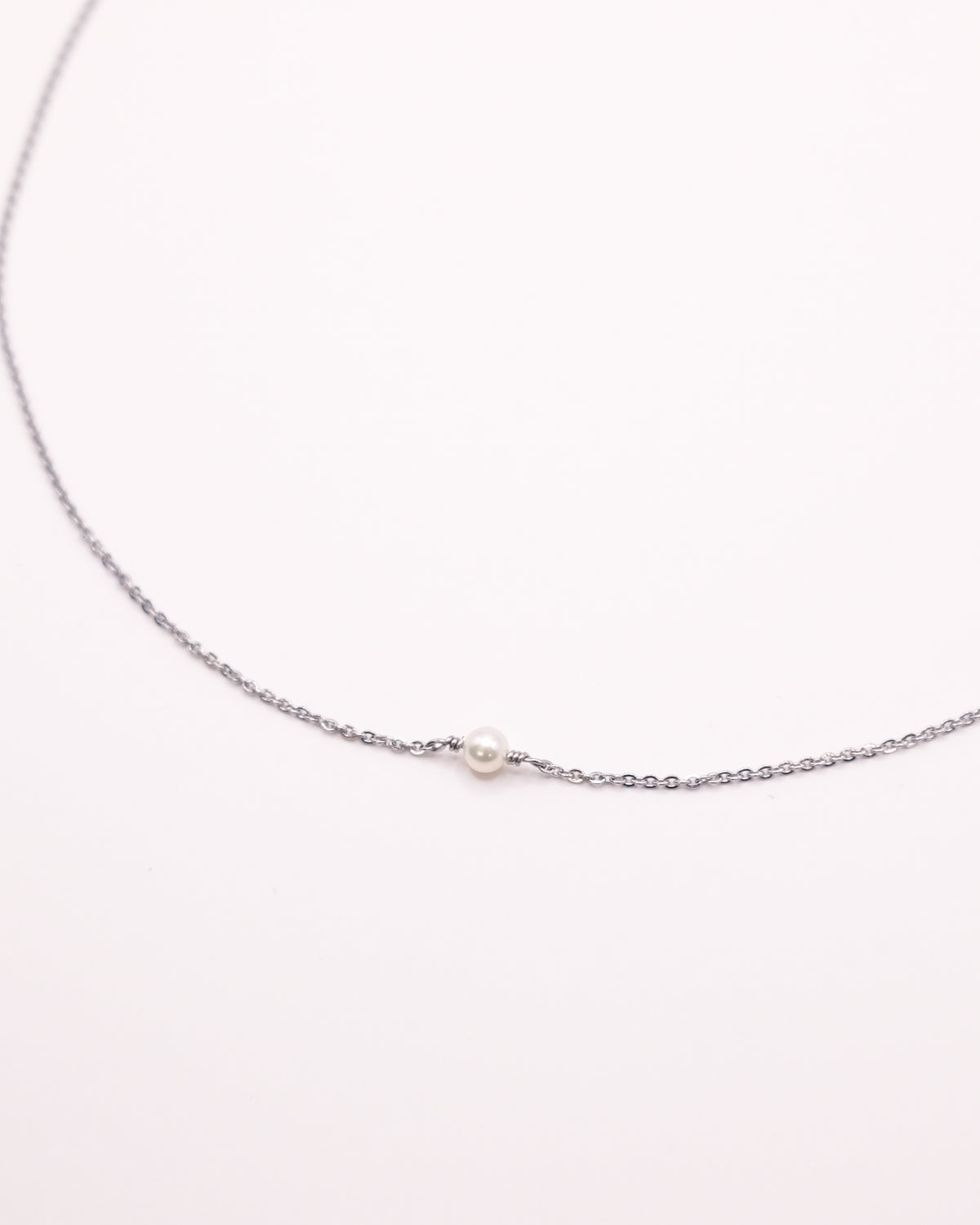 Collier Lisa ras de cou argenté avec chaîne fine et perle de culture