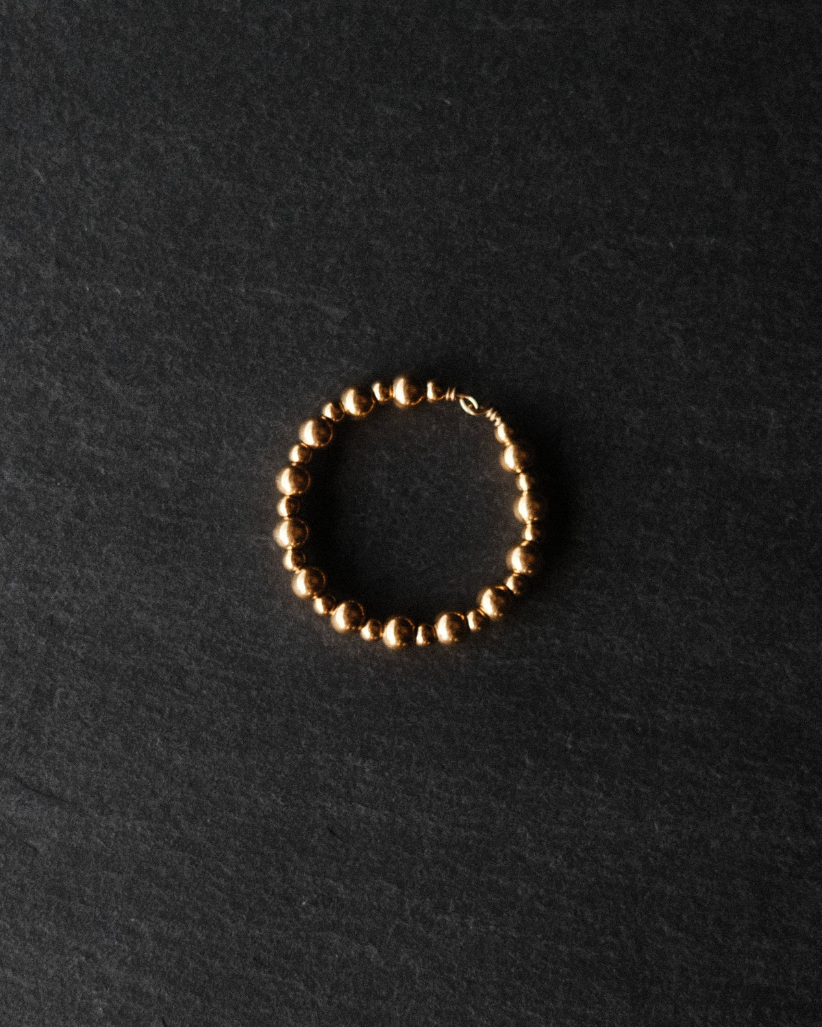 Bague Gigi dorée en perles d’acier inoxydable irrégulières