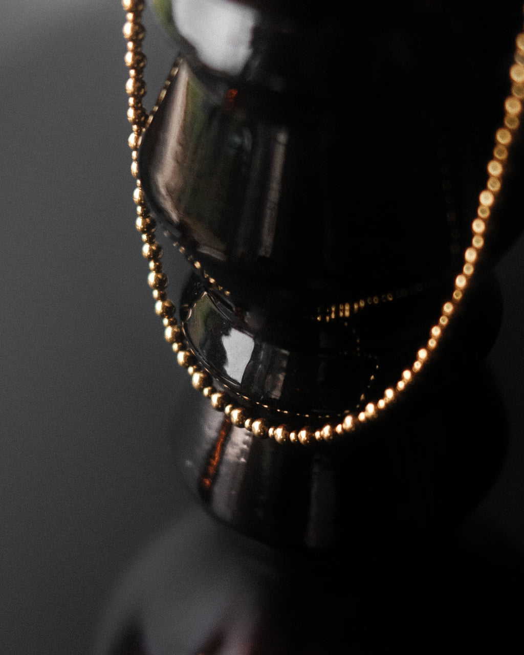 Collier Gigi ras de cou doré en perles irrégulières